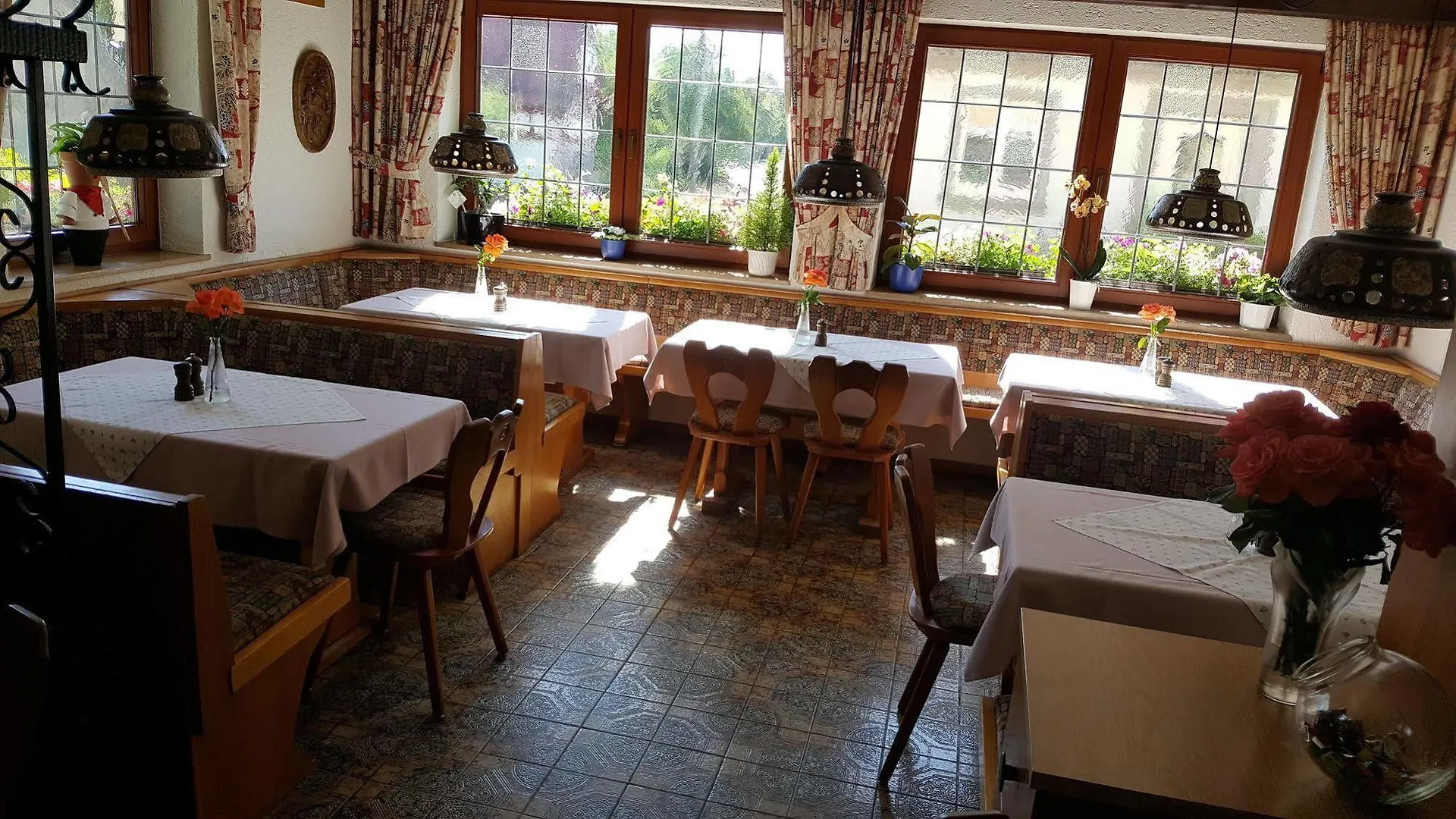 Gasthof Zum Schwan Guest House Steinsfeld
