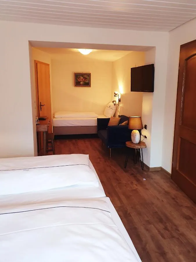 Gasthof Zum Schwan Guest House Steinsfeld